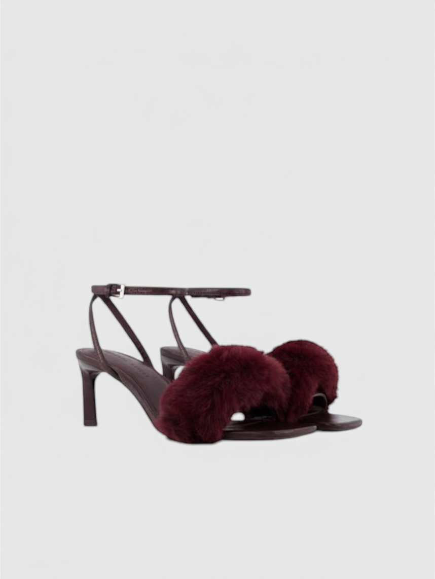 Sandales à talons, bout carré à fausse fourrure bordeaux- Clueless Paris