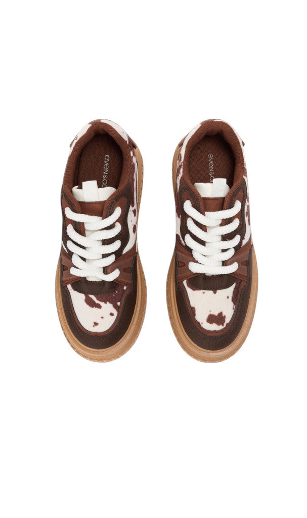 Baskets basses Clueless Paris à plateforme, motif animal marron et blanc avec lacets épais et semelle crantée