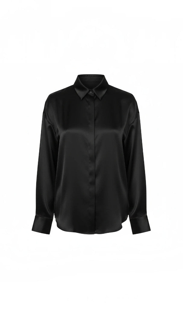 Chemise Clueless Paris noire à manches longues en satin fluide avec col classique et patte de boutonnage élégante