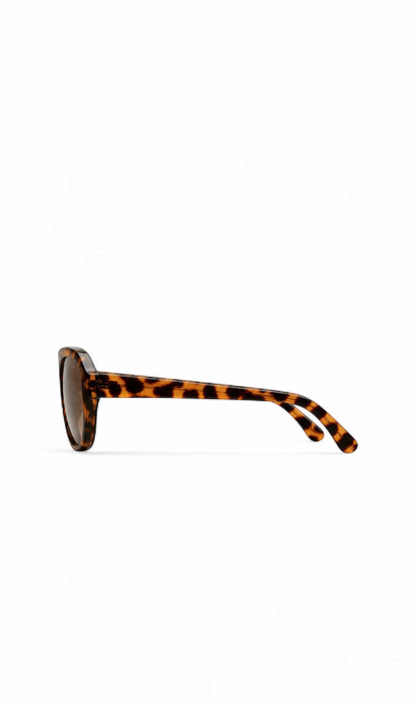 Vue de profil des lunettes de soleil aviateur Clueless Paris en acétate avec motif écaille de tortue et verres teintés