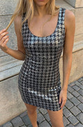 Robe mini moulante Clueless Paris à sequins argentés et noirs motif pied-de-poule avec encolure arrondie