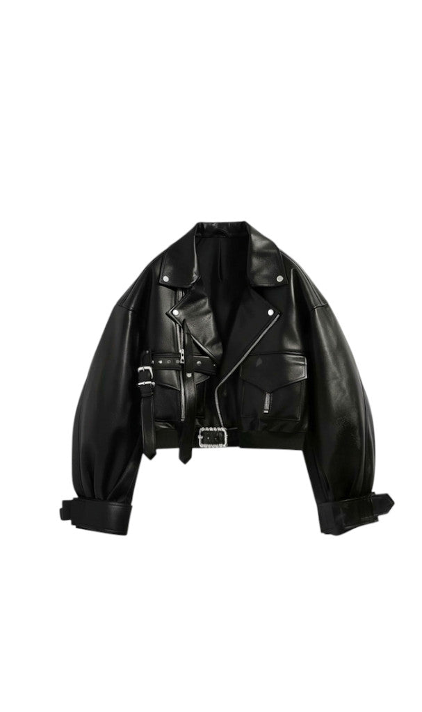 Veste perfecto courte noire en similicuir Clueless Paris avec poches à rabat, ceinture ajustable et détails argentés