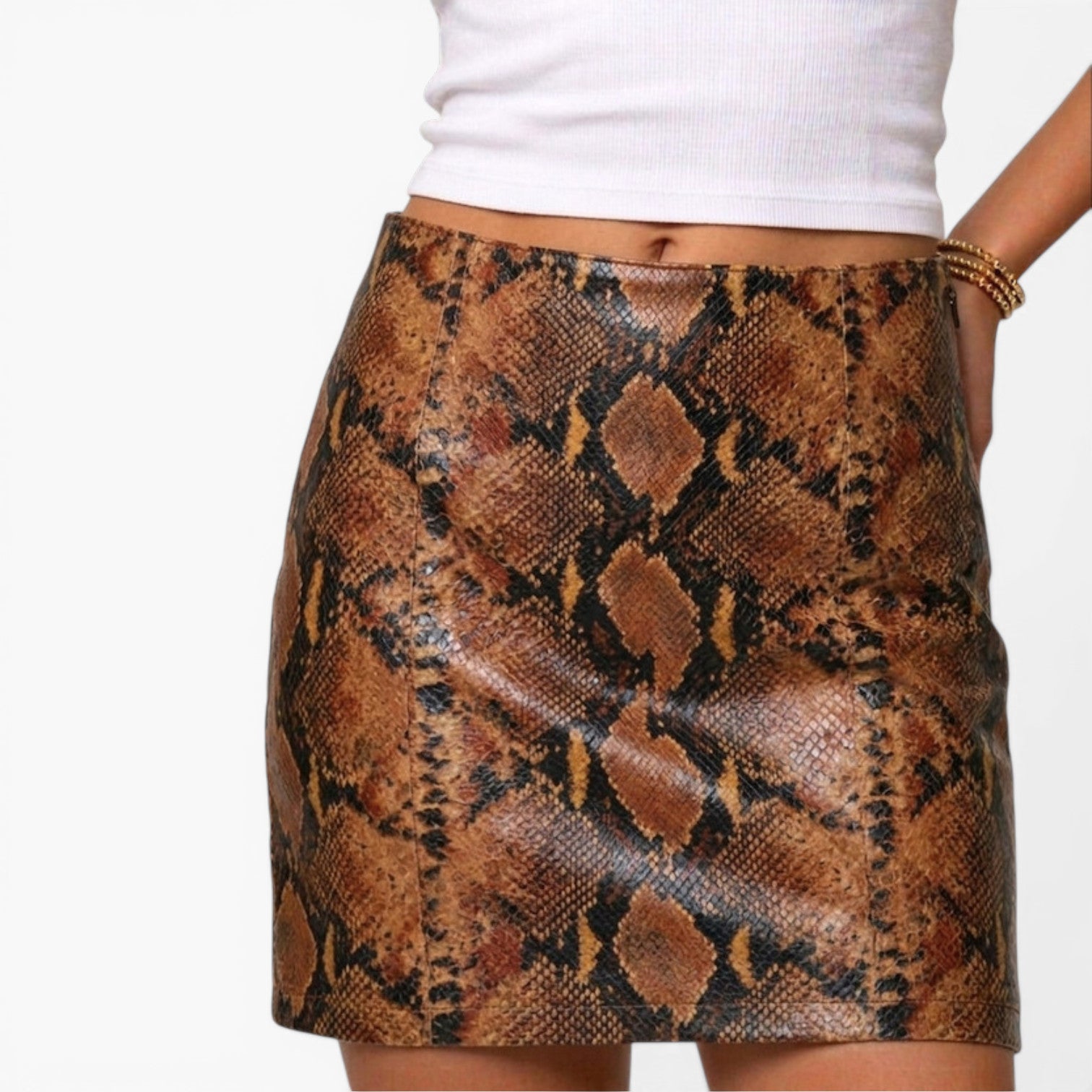 Mini-jupe courte ajustée en similicuir marron avec imprimé peau de serpent python 