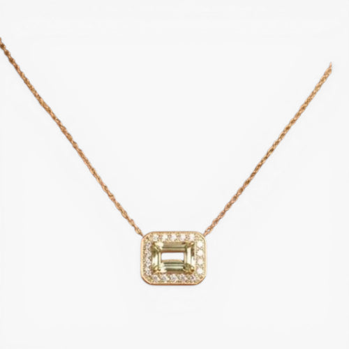 Collier en or avec pendentif rectangulaire serti d'une pierre vert clair et entourage de cristaux brillants - Clueless Paris